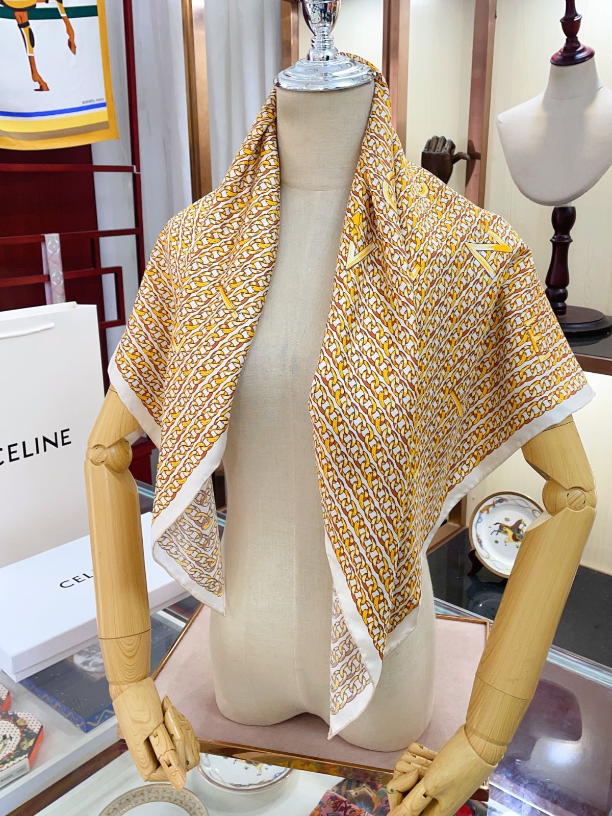 8 other brand Scarf