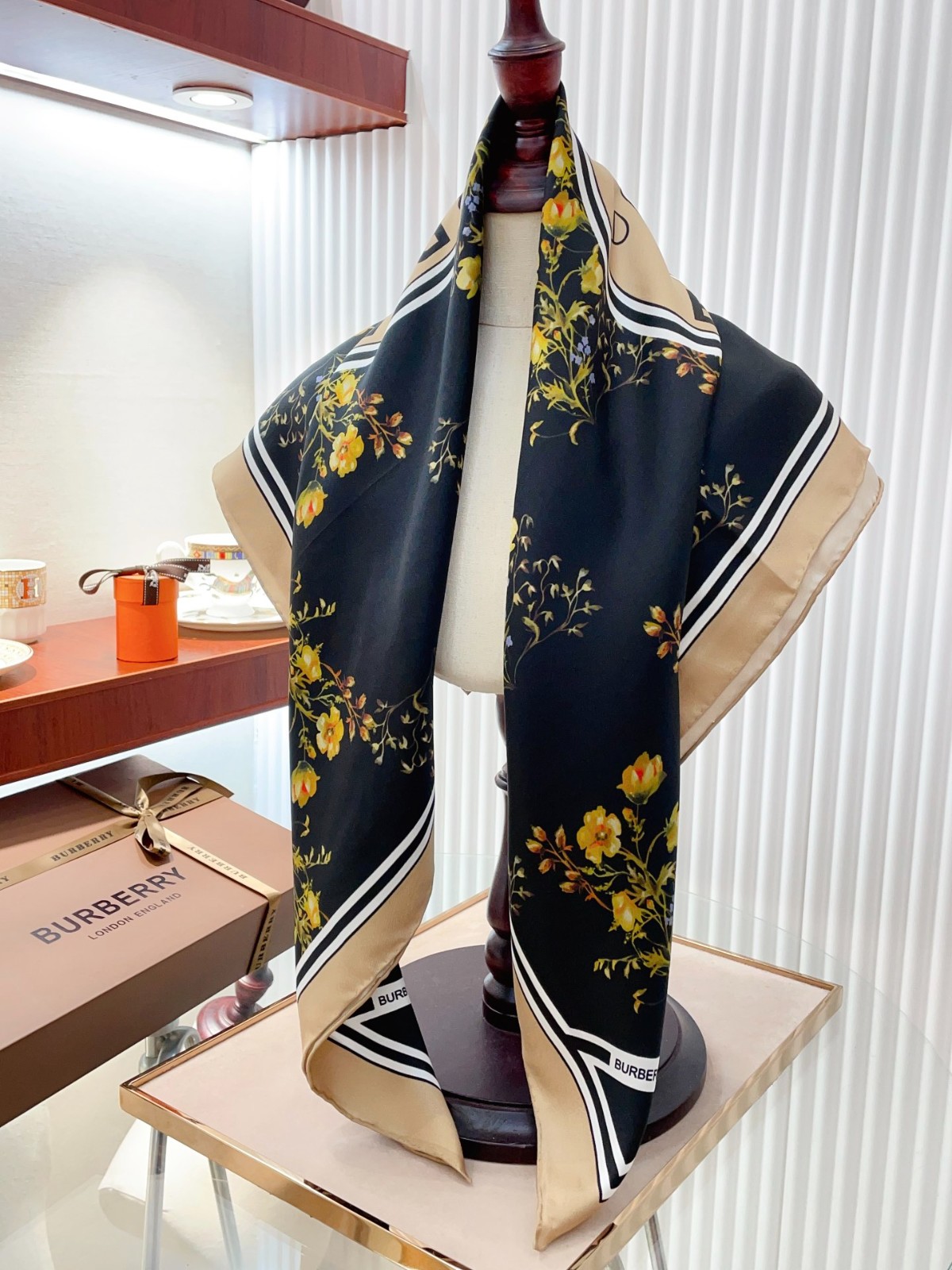 7 Bur berry Scarf