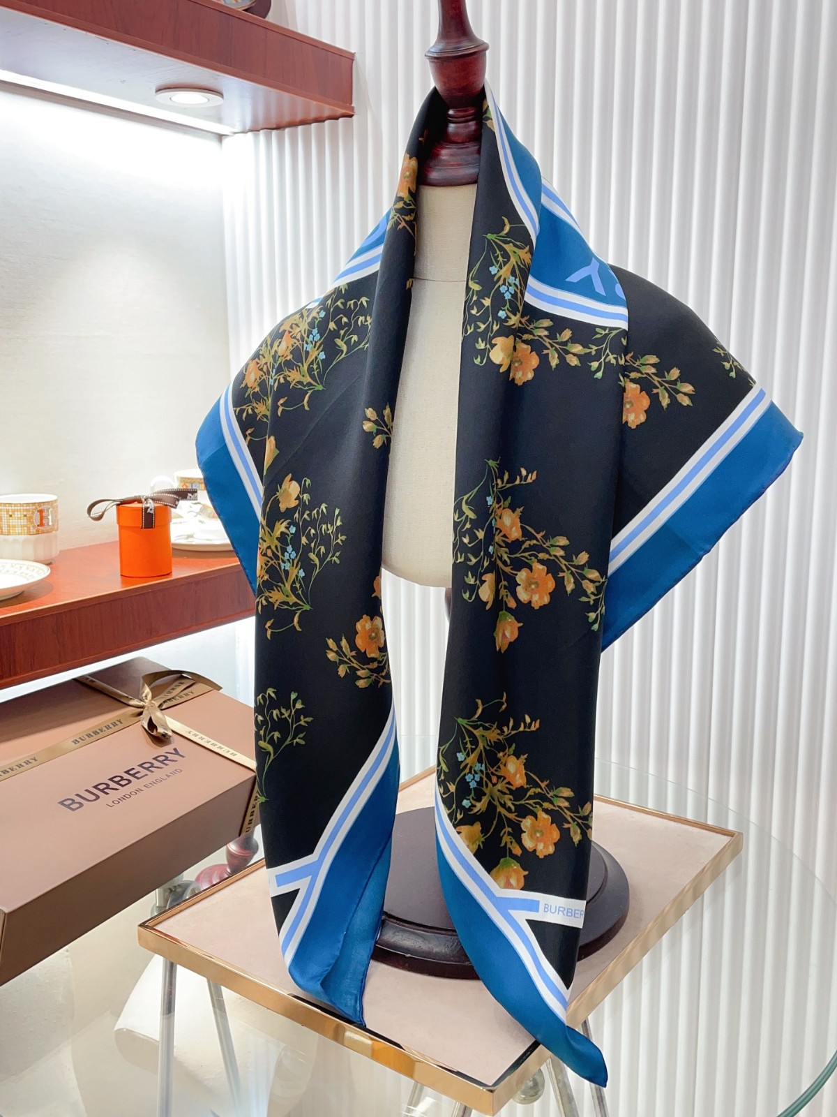 7 Bur berry Scarf