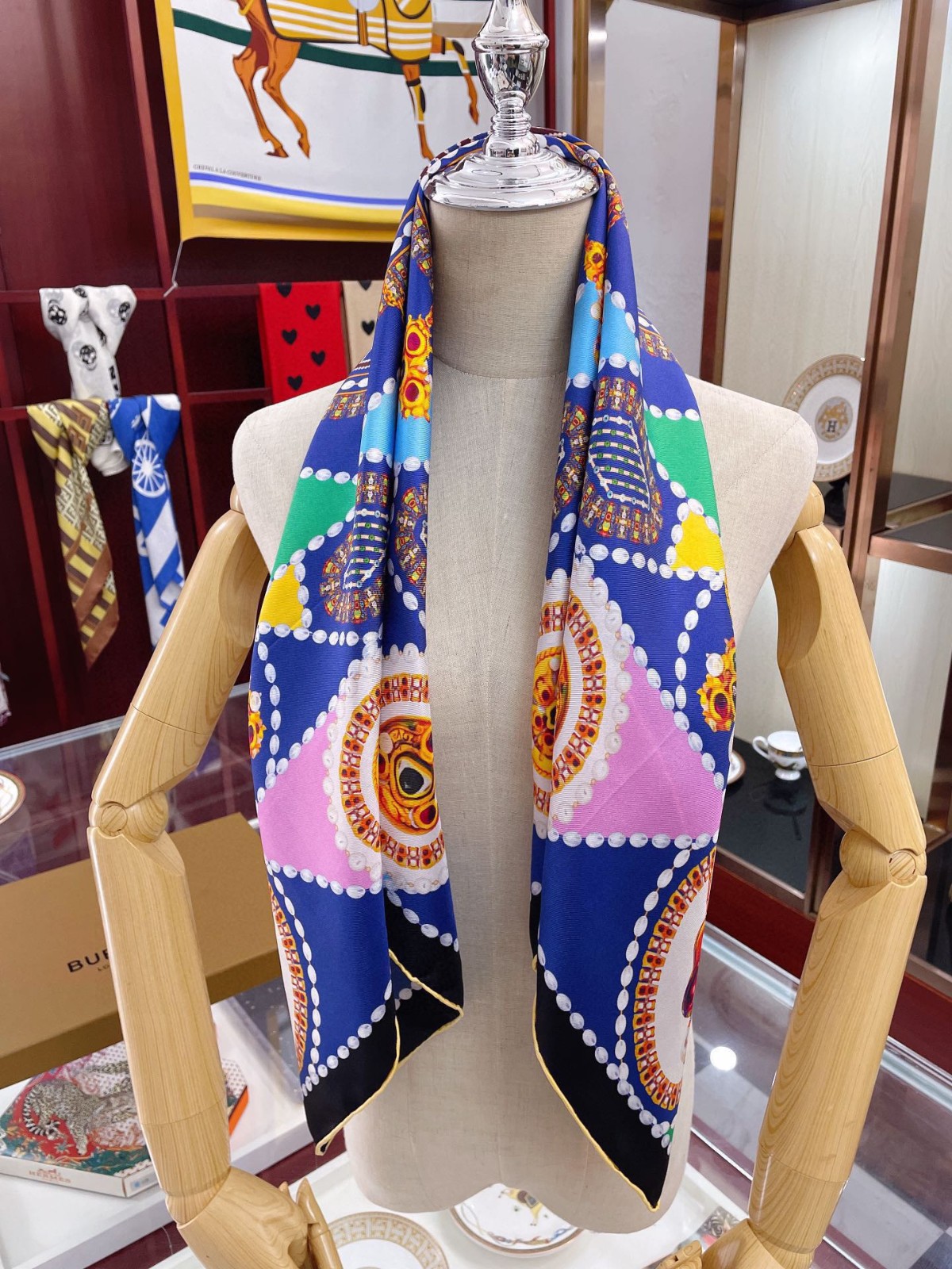 7 Bur berry Scarf