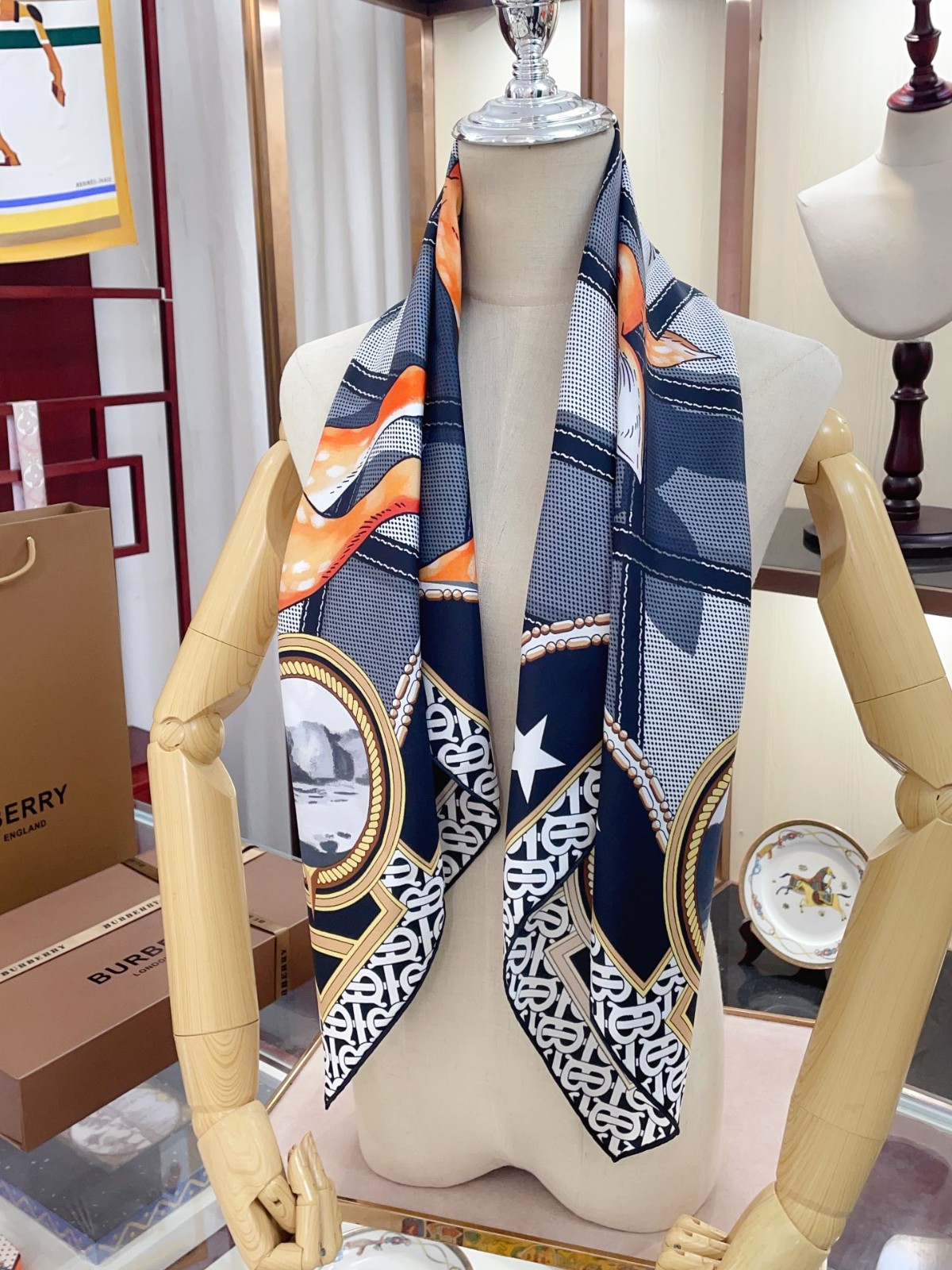 7 Bur berry Scarf
