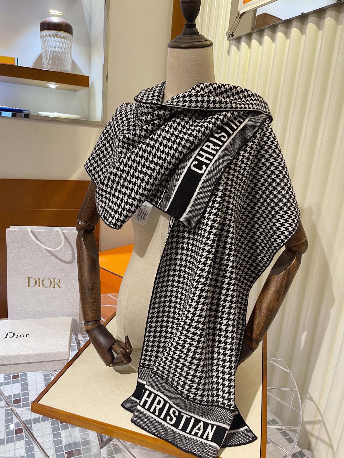 4 Di or Scarf