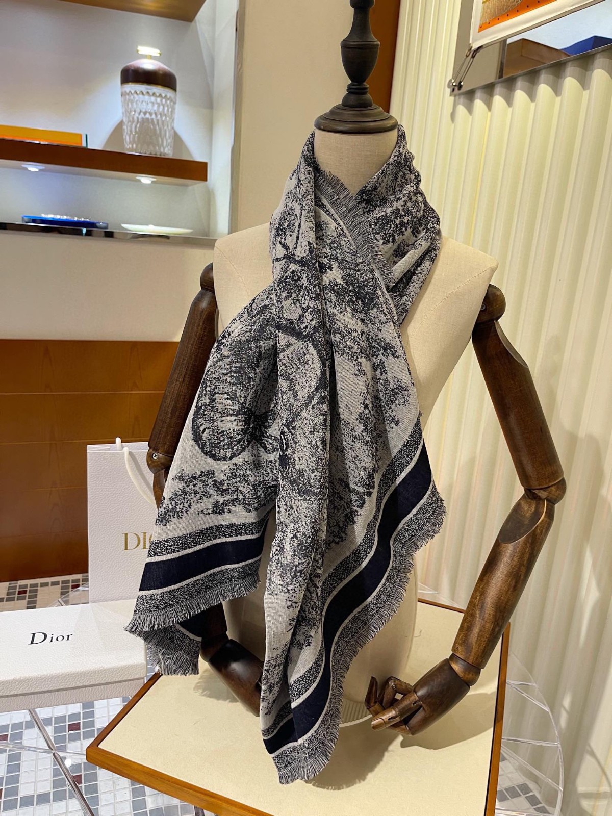4 Di or Scarf