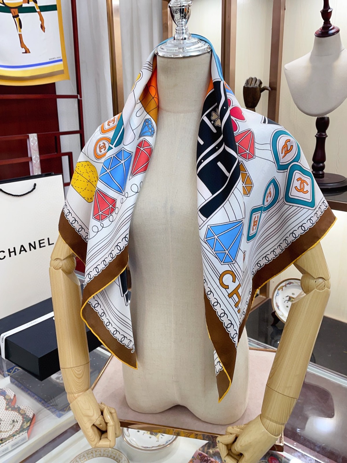 C hanel Scarf