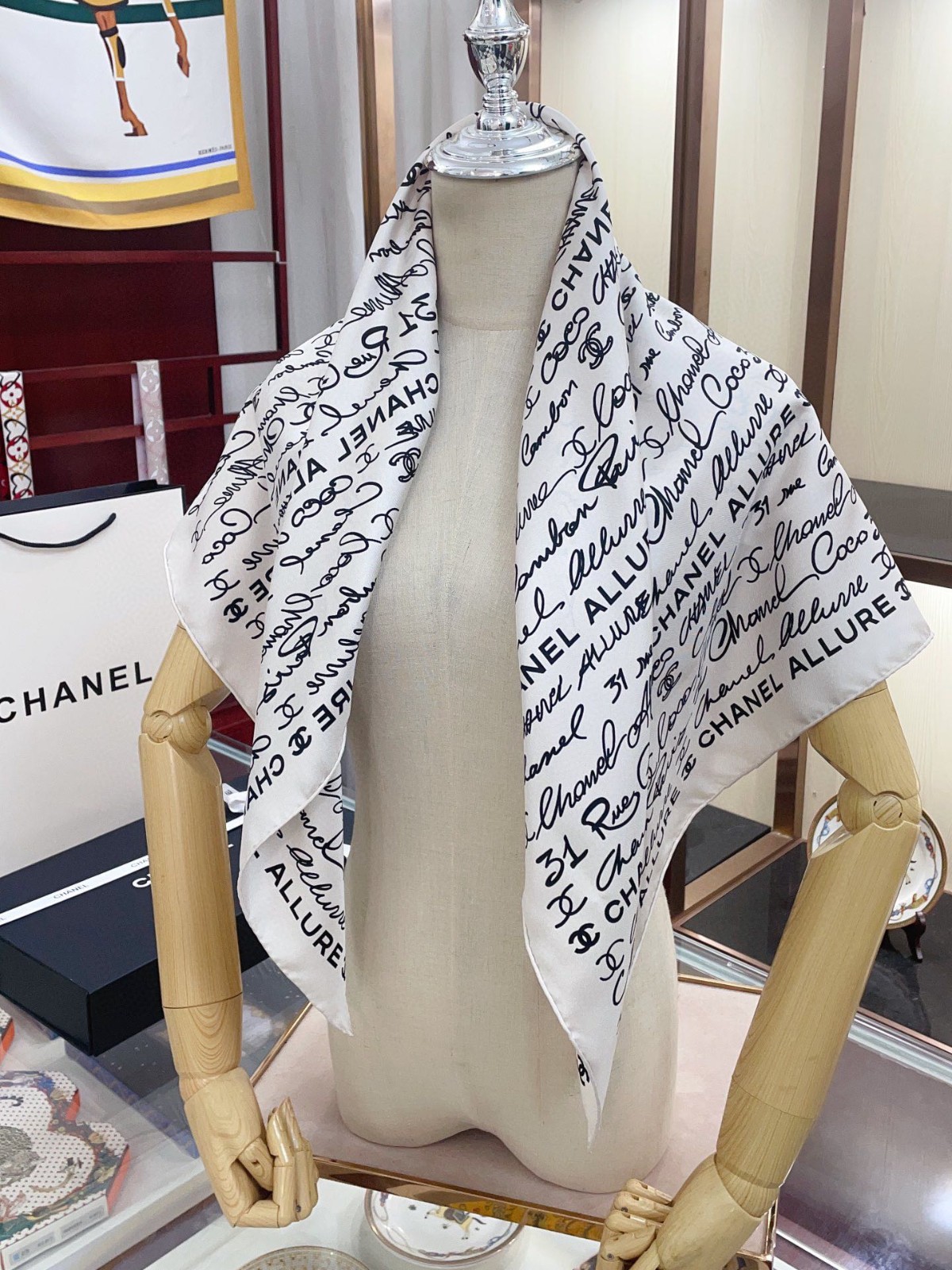 C hanel Scarf