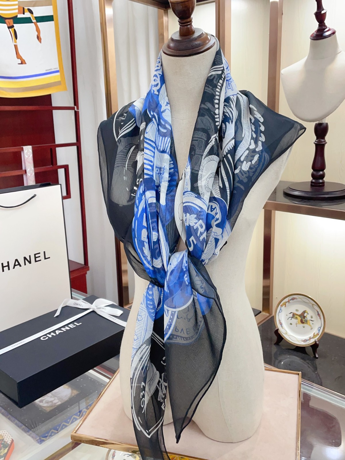 C hanel Scarf
