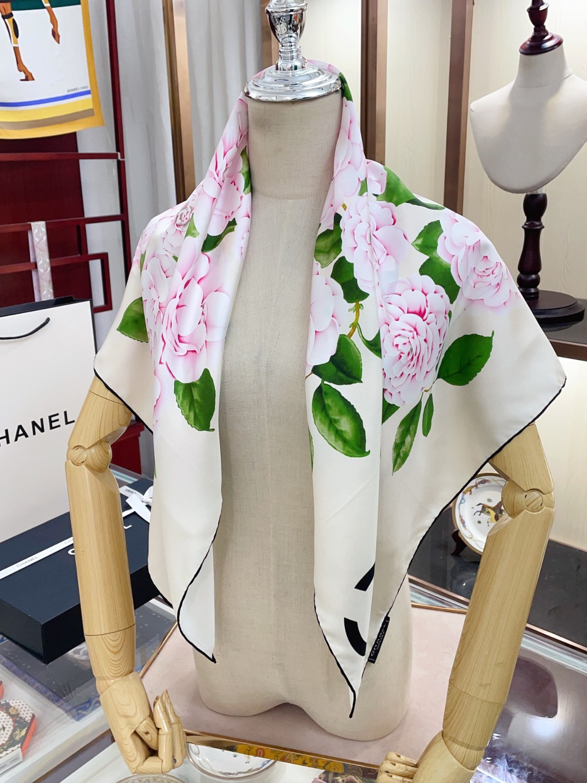 C hanel Scarf