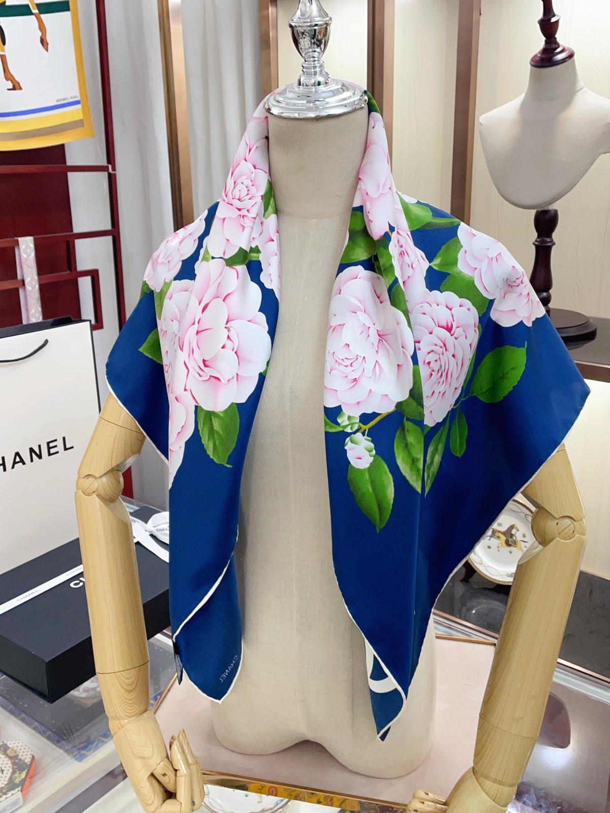 C hanel Scarf
