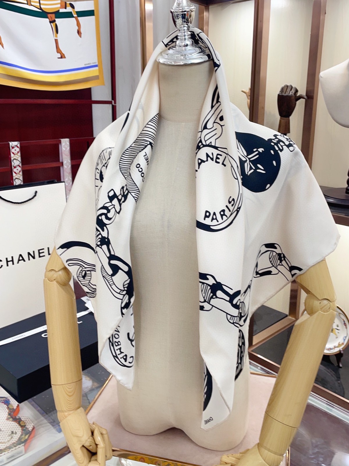 C hanel Scarf