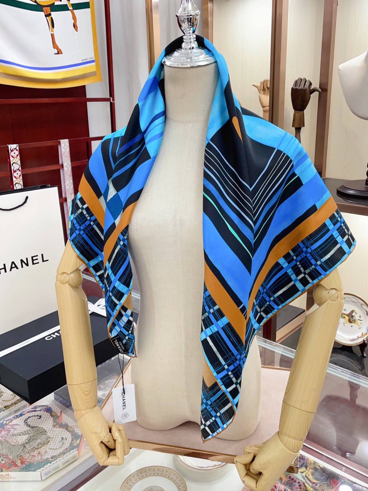 C hanel Scarf