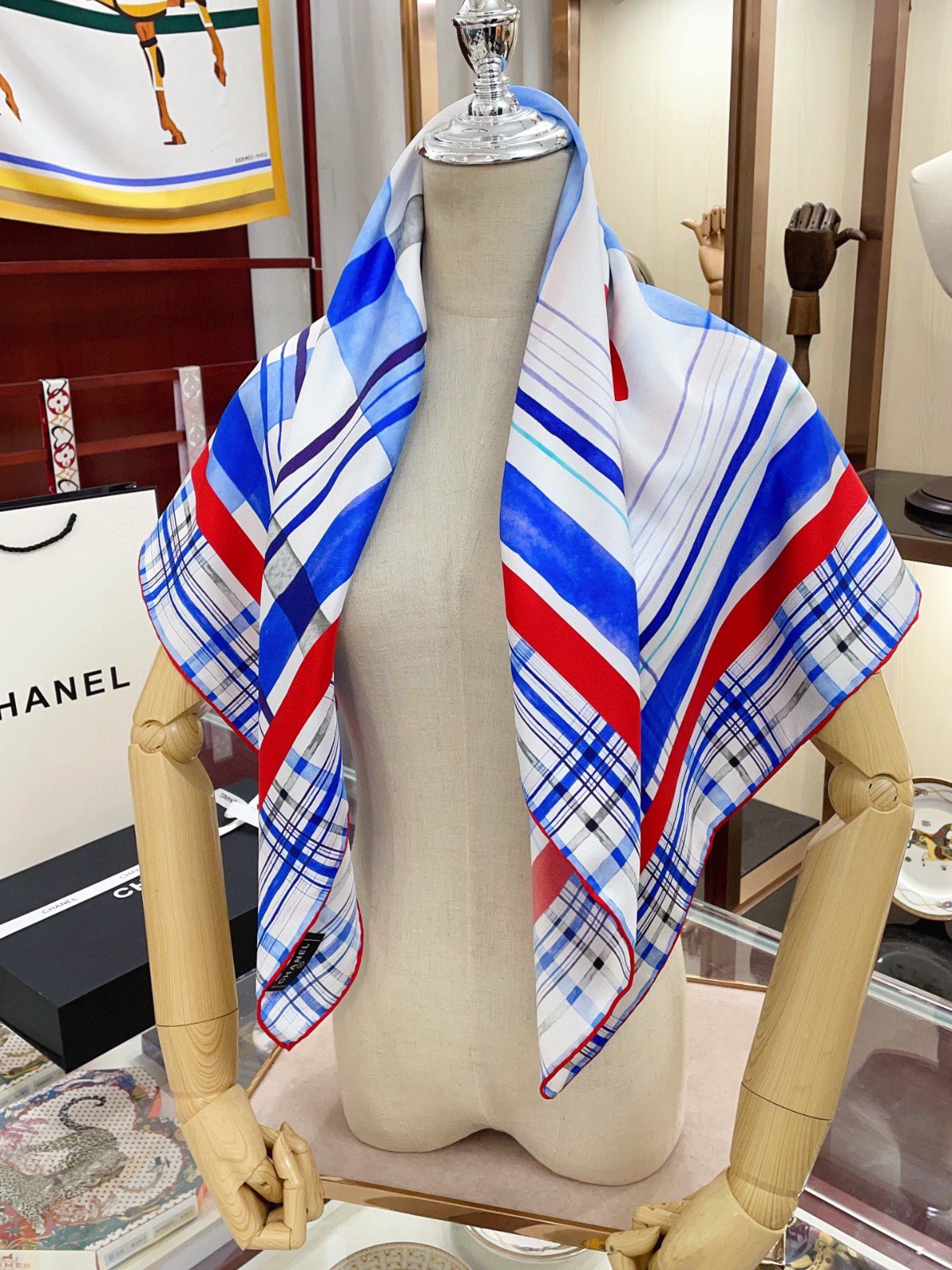 C hanel Scarf