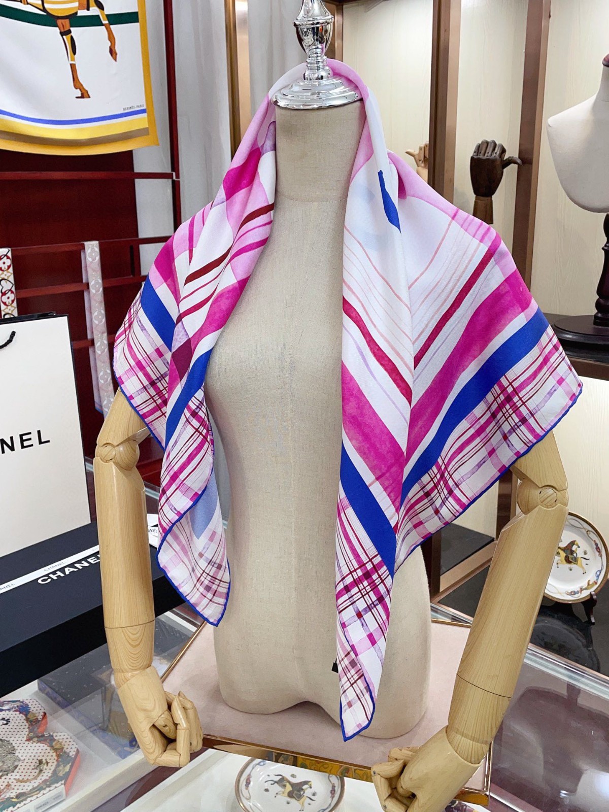 C hanel Scarf
