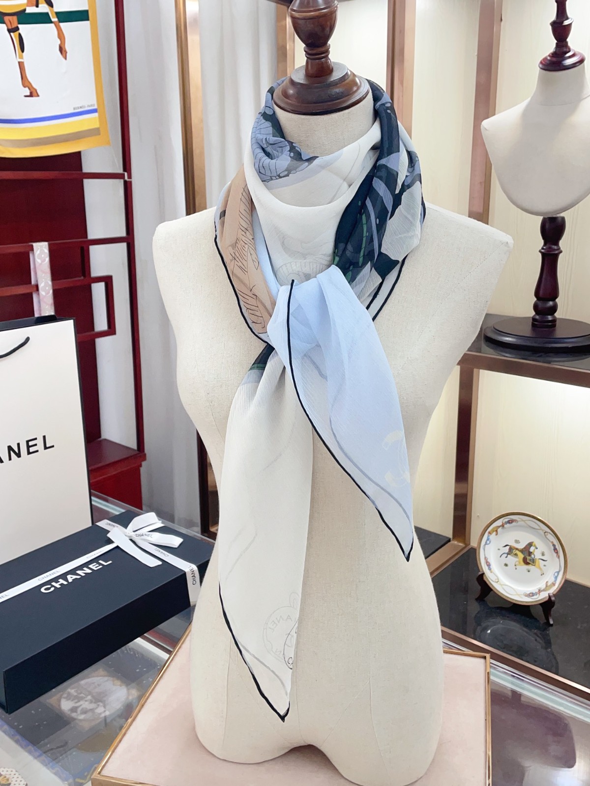 C hanel Scarf