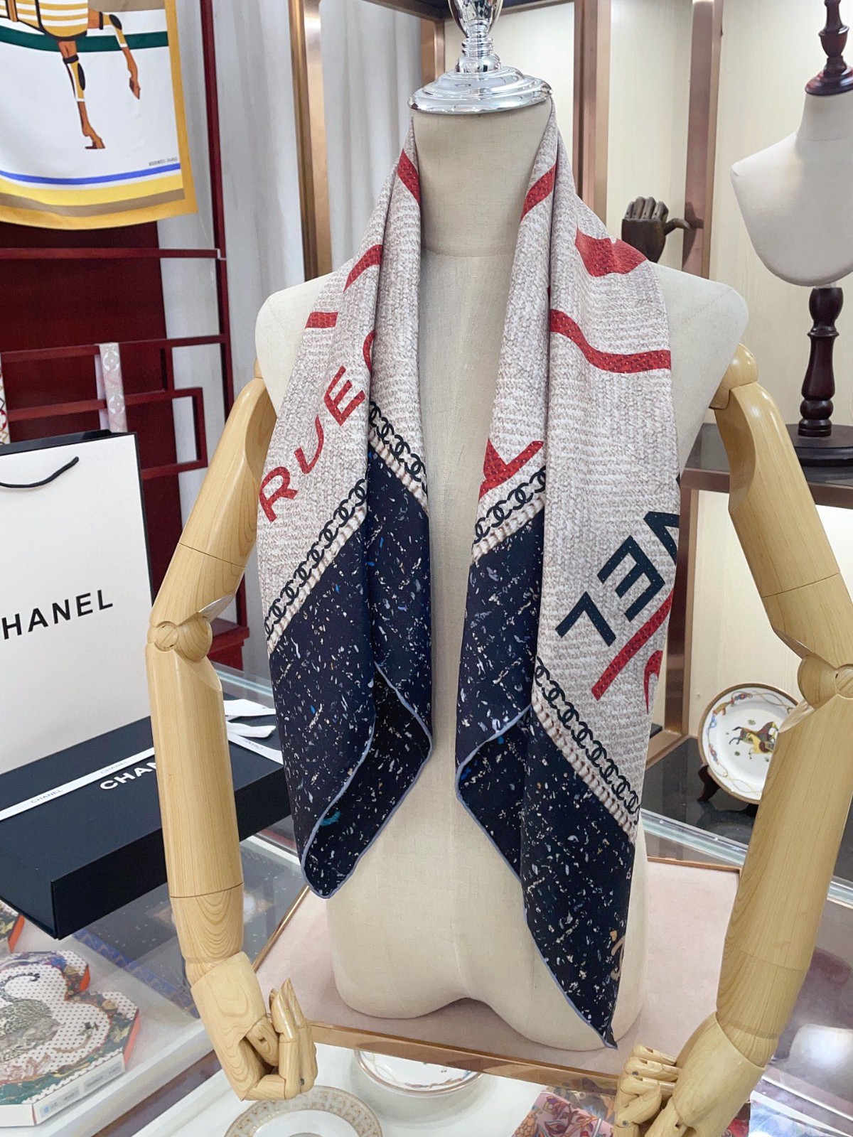 C hanel Scarf