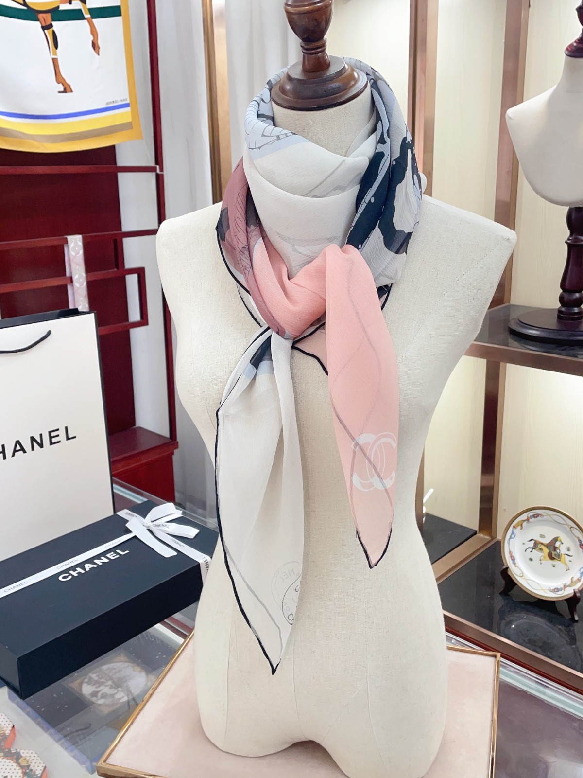 C hanel Scarf