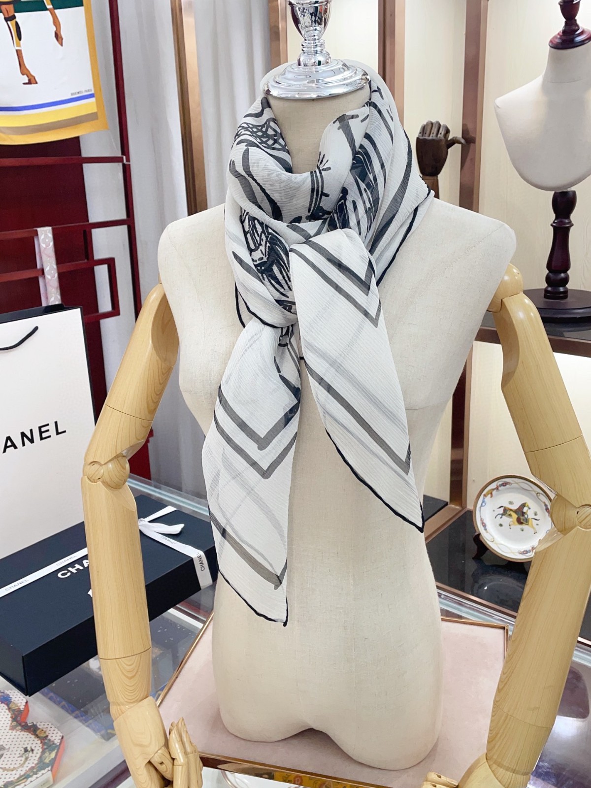 C hanel Scarf