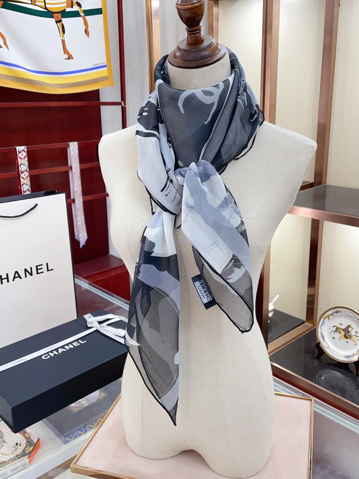 C hanel Scarf