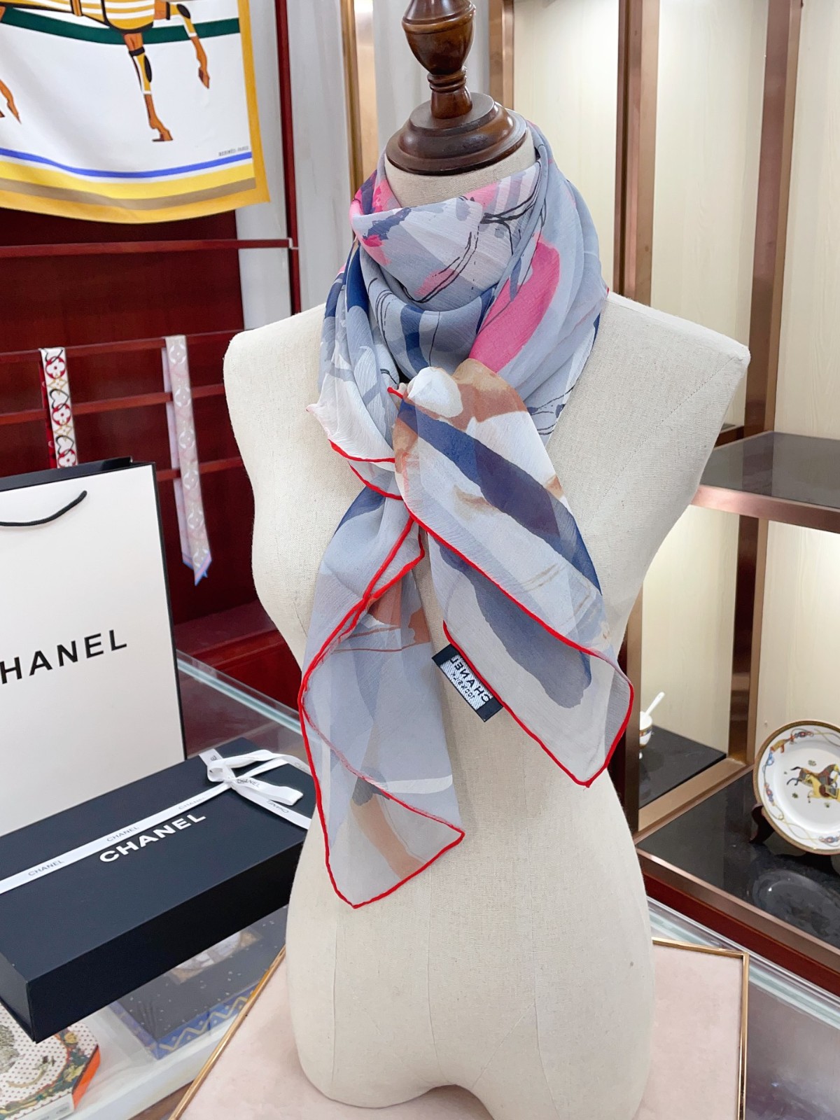 C hanel Scarf