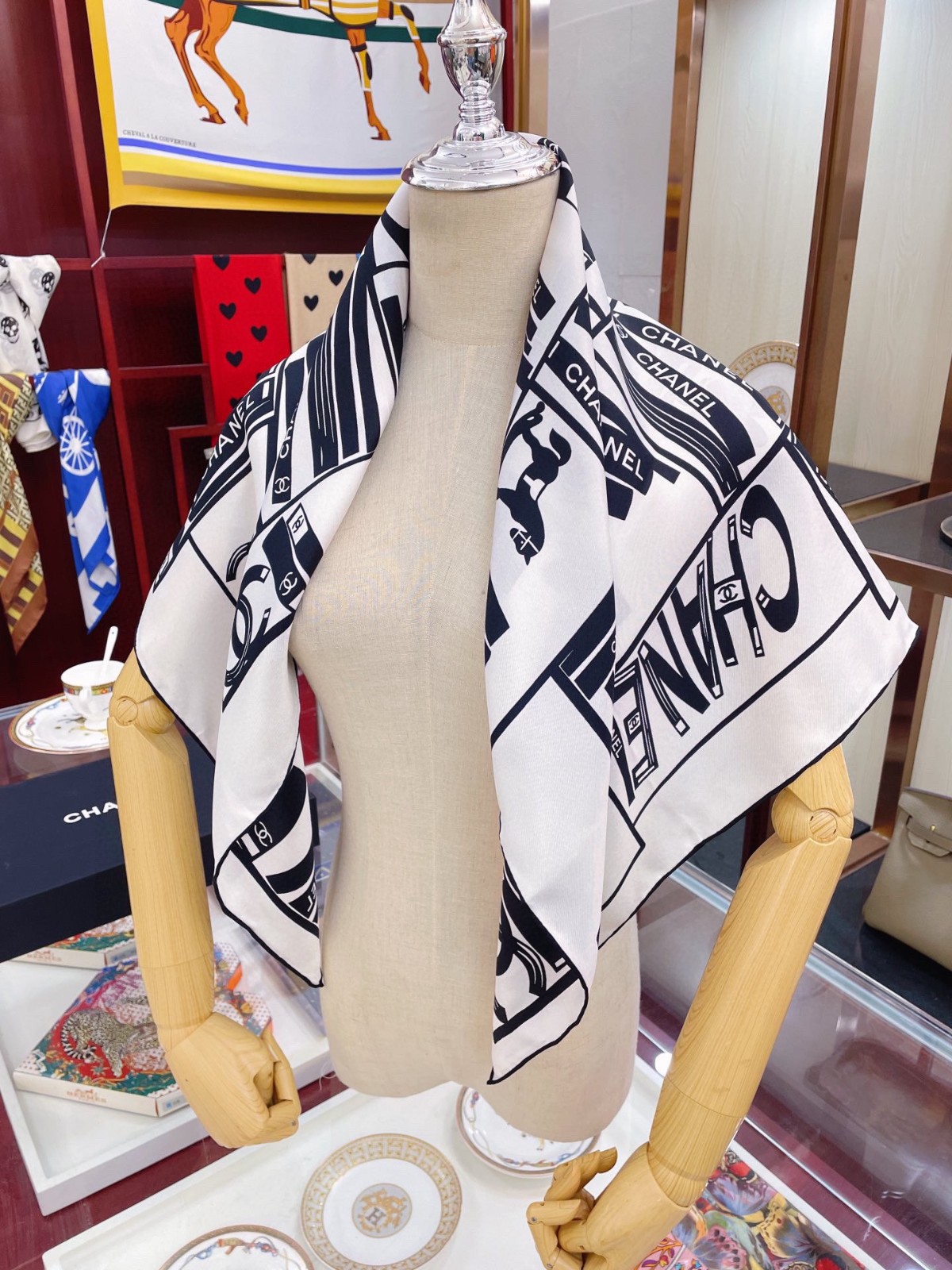 C hanel Scarf