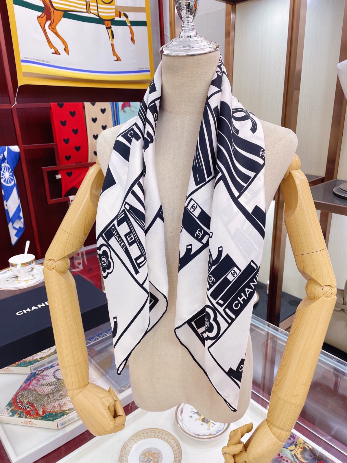 C hanel Scarf
