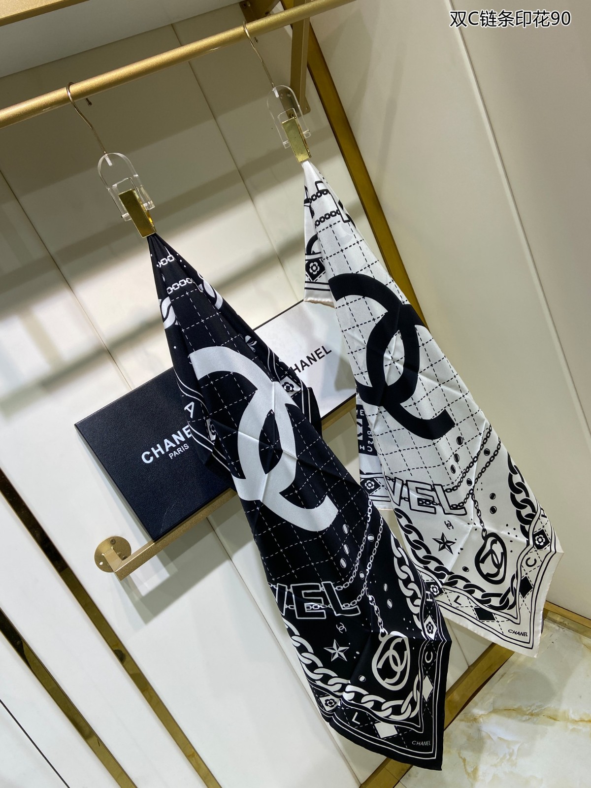 C hanel Scarf