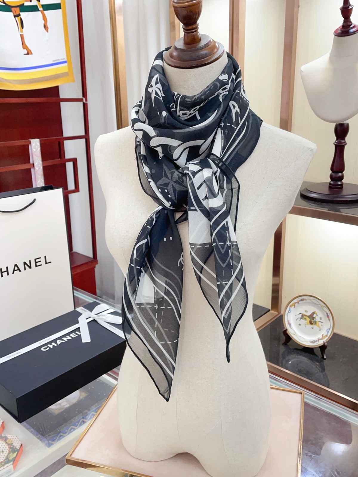 C hanel Scarf