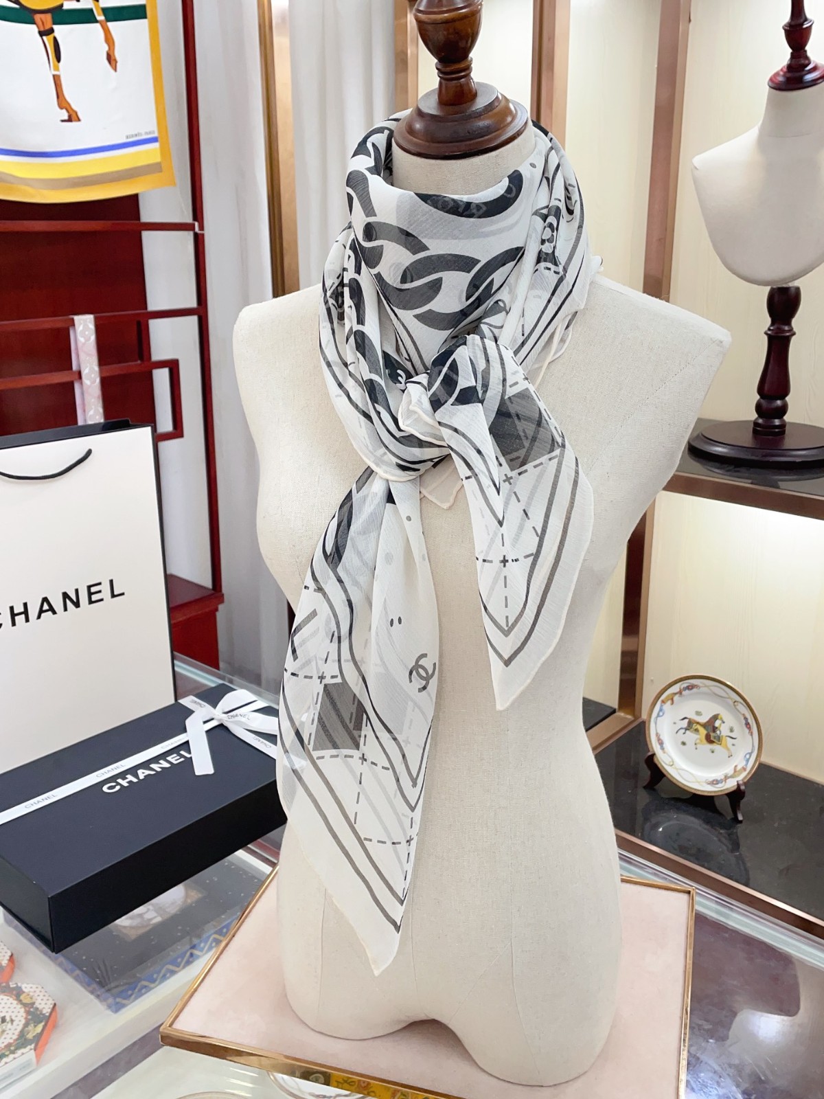 C hanel Scarf