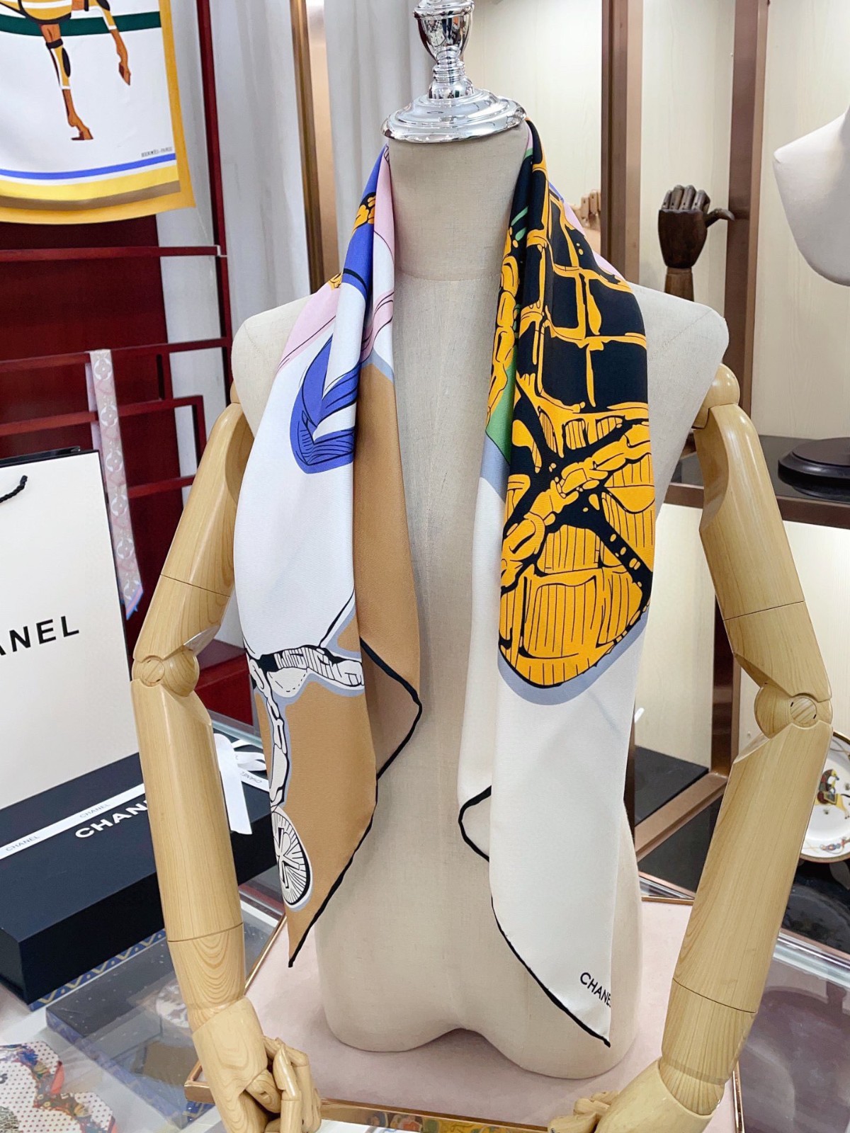 C hanel Scarf