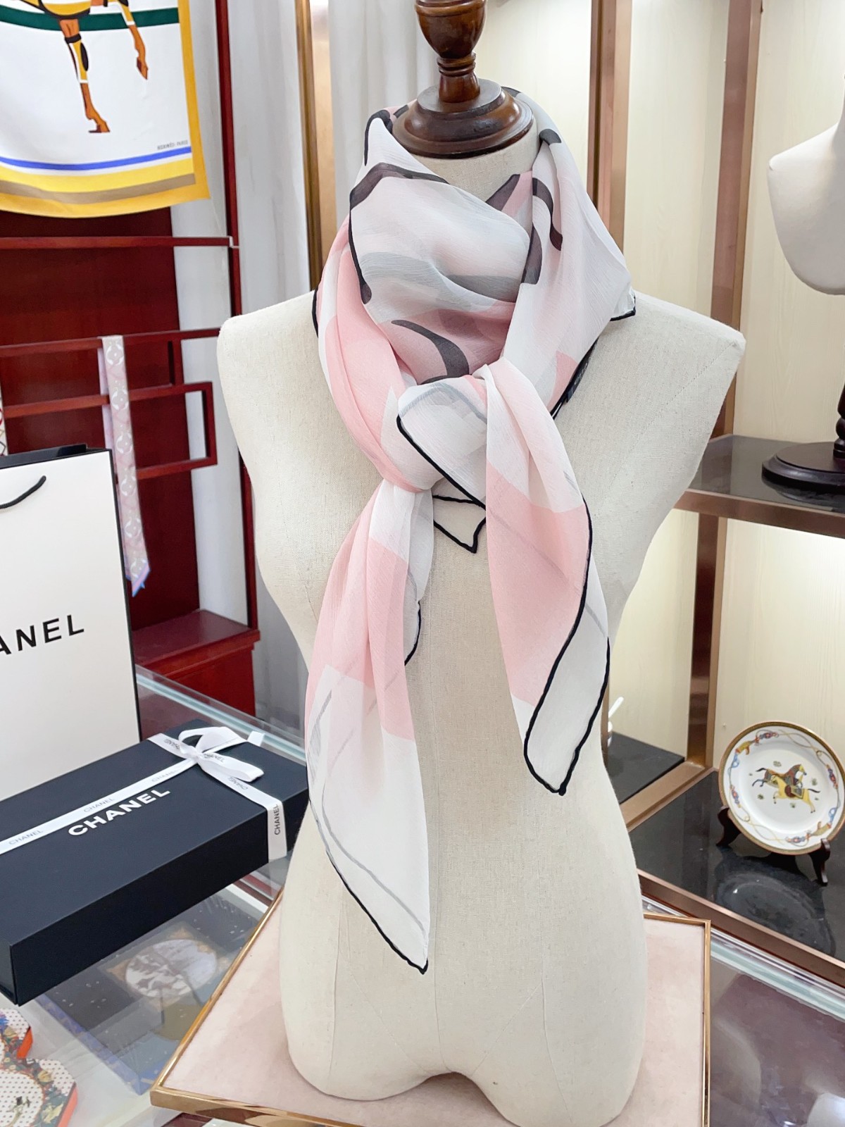 C hanel Scarf