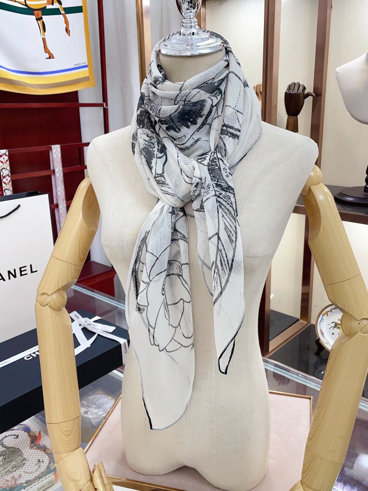 C hanel Scarf