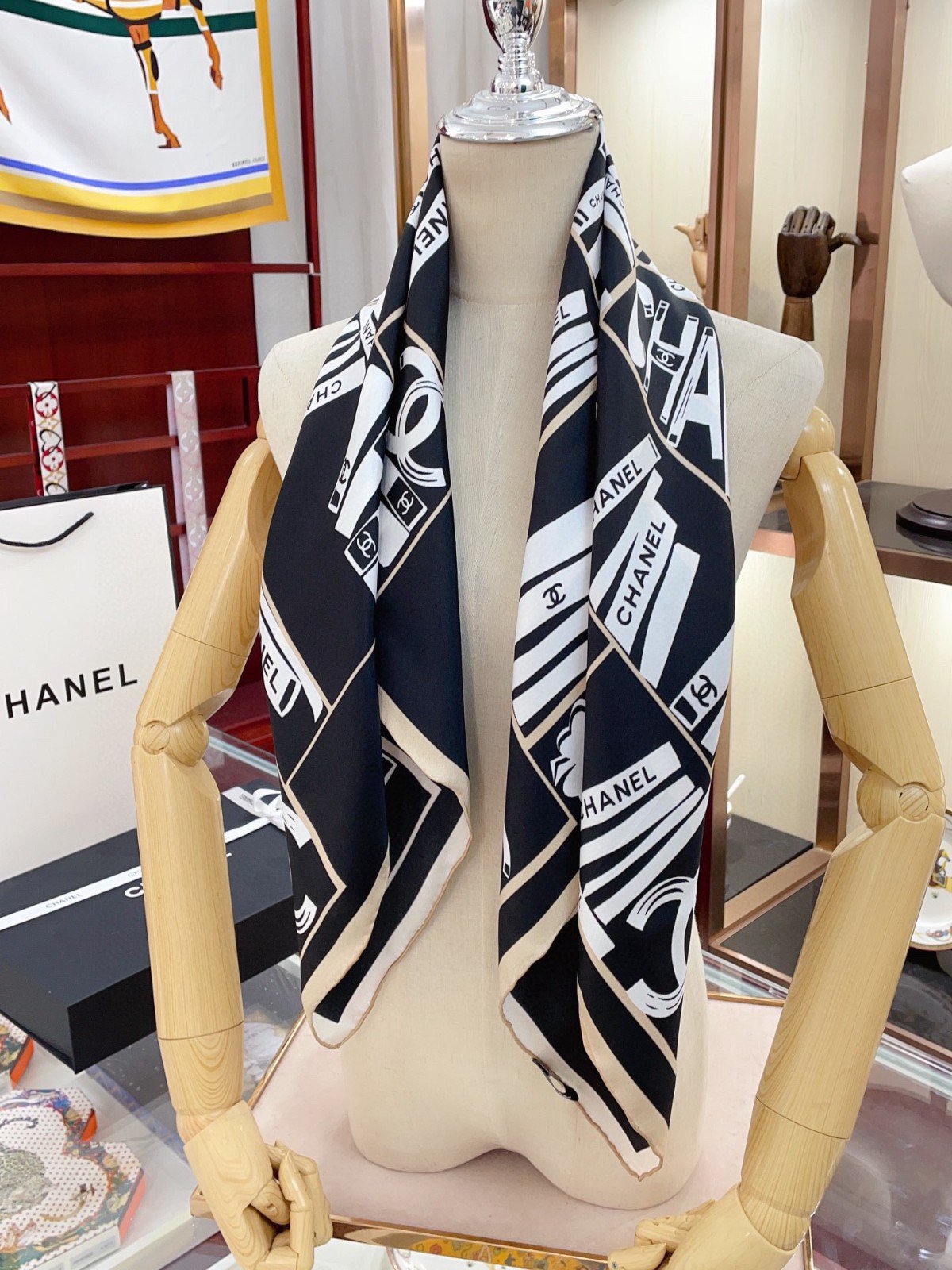 C hanel Scarf