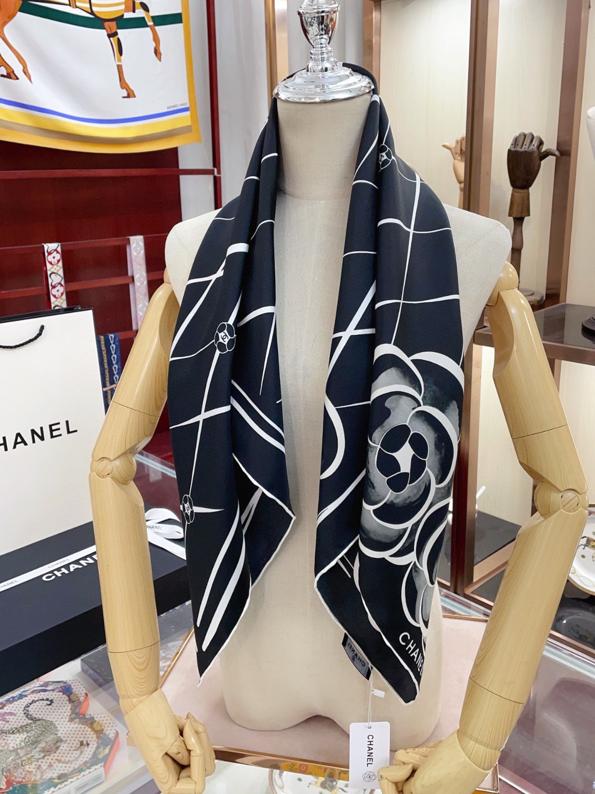 C hanel Scarf