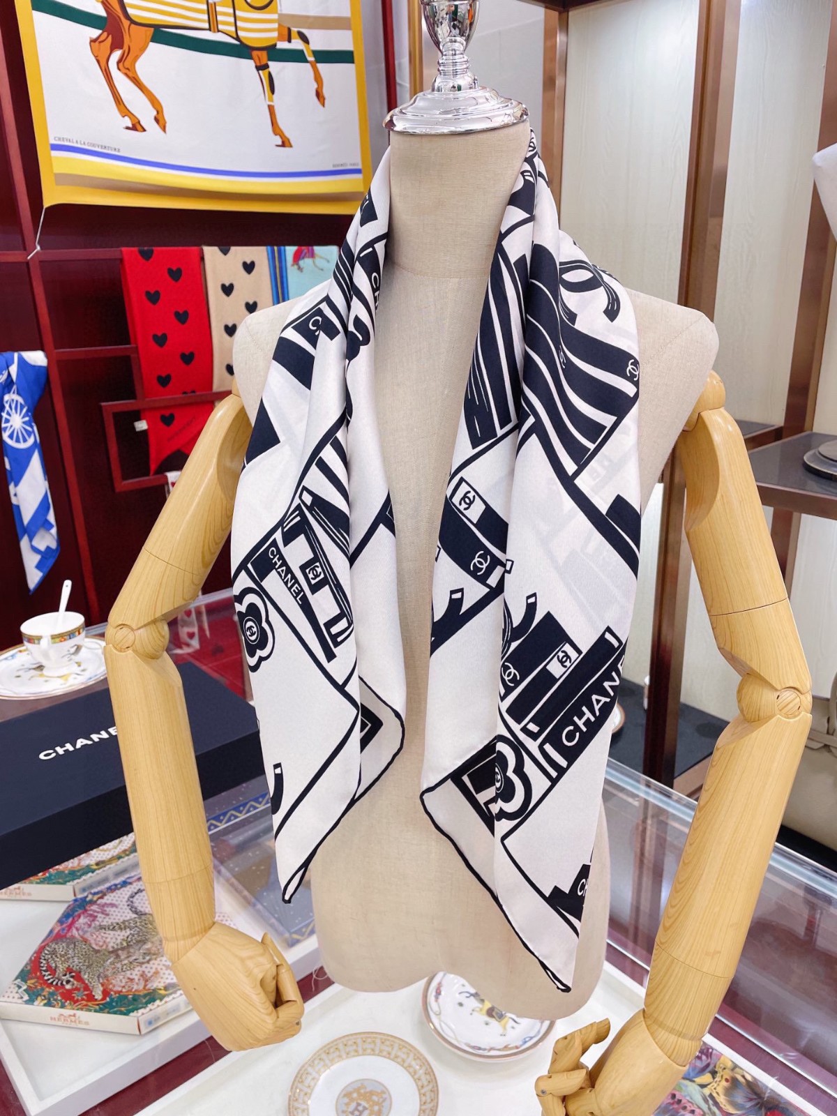 C hanel Scarf