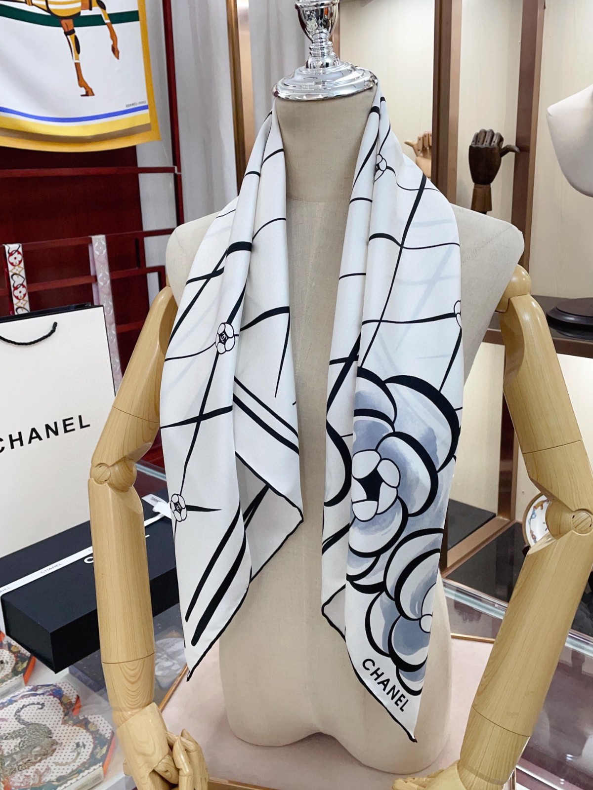 C hanel Scarf