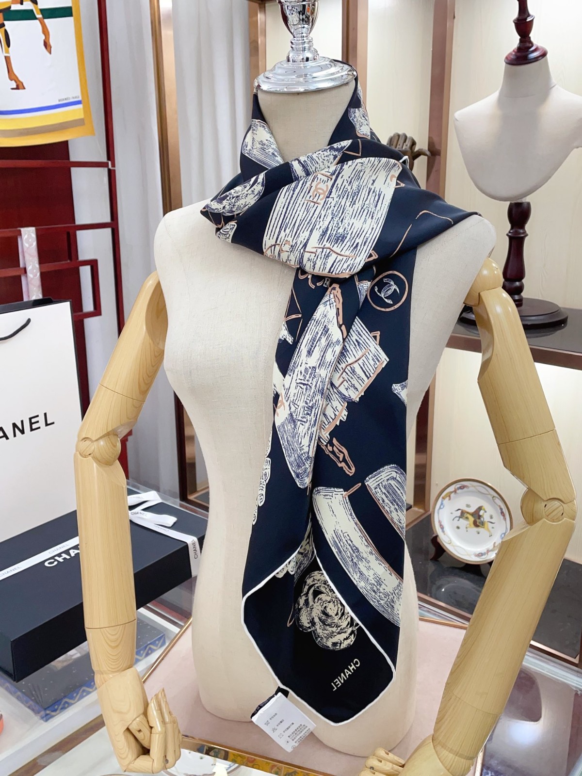 C hanel Scarf