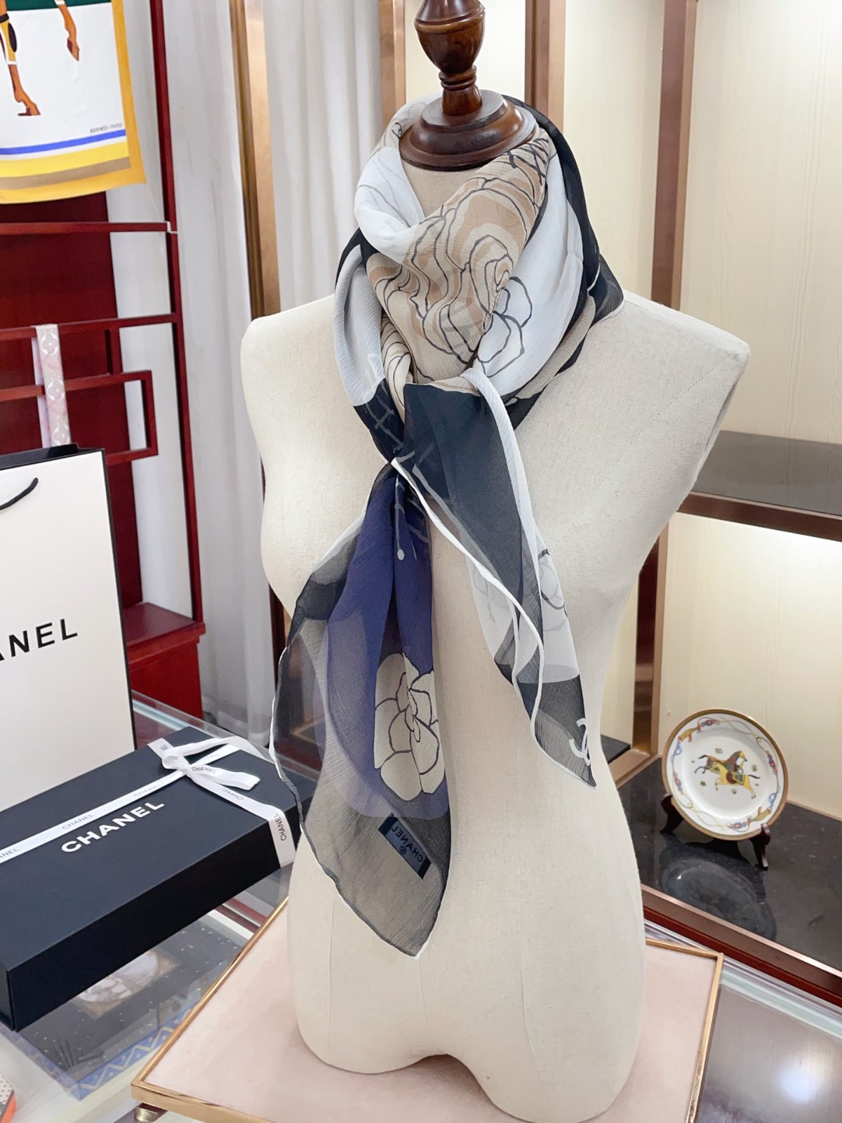 C hanel Scarf