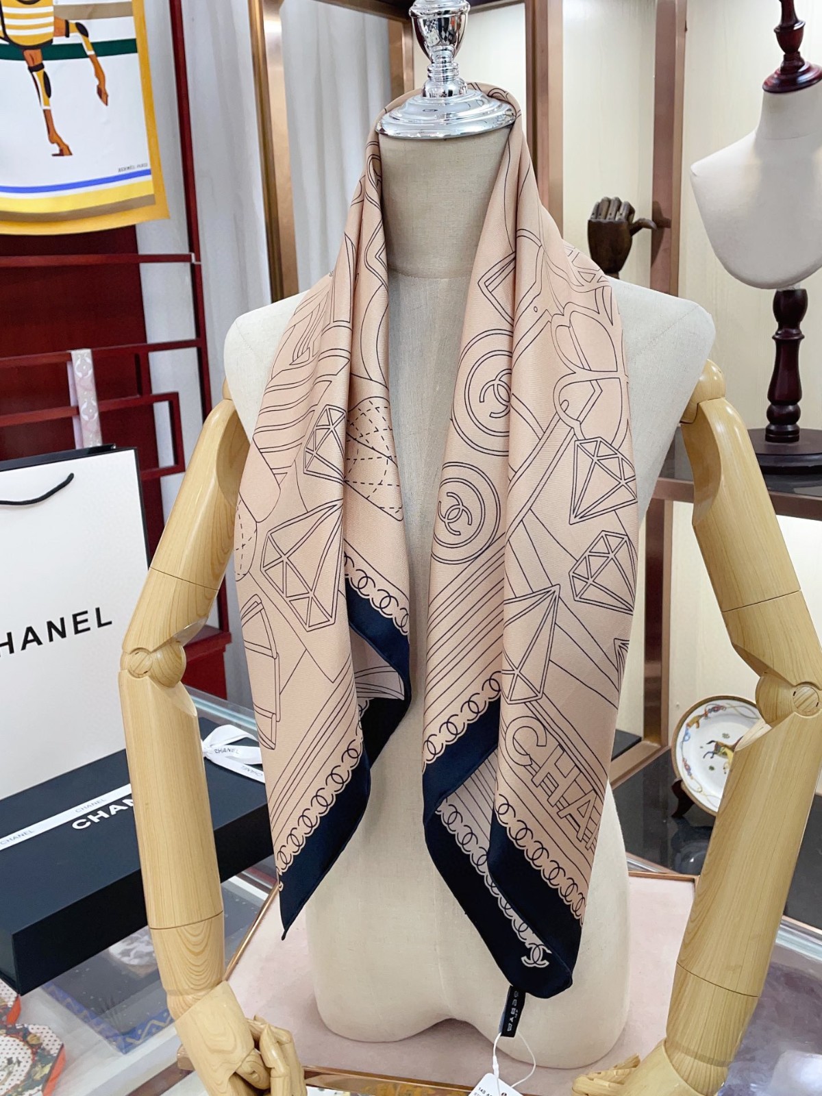 C hanel Scarf