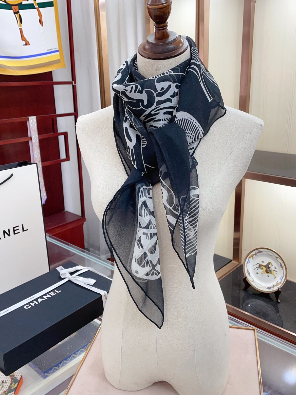 C hanel Scarf