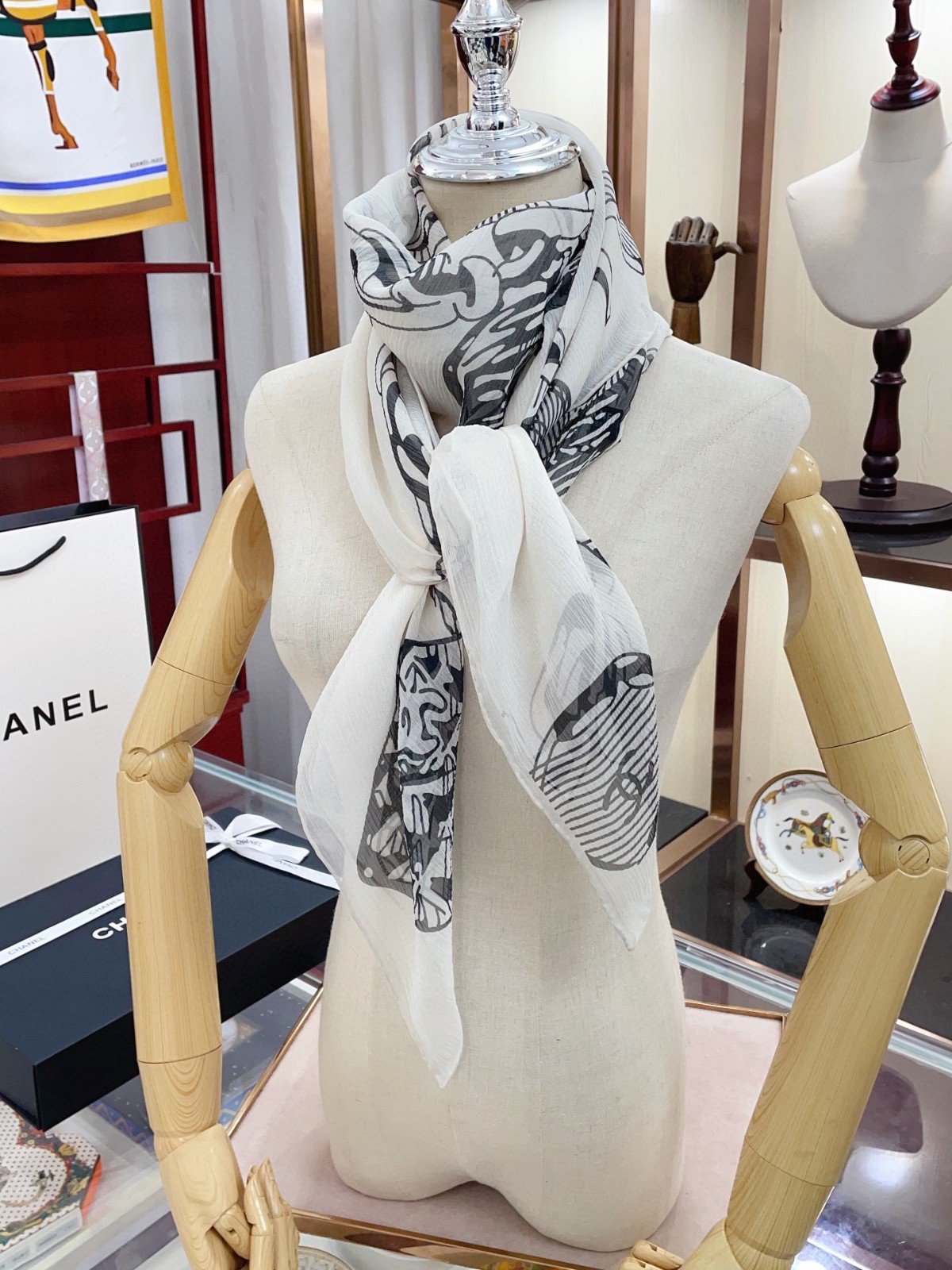 C hanel Scarf