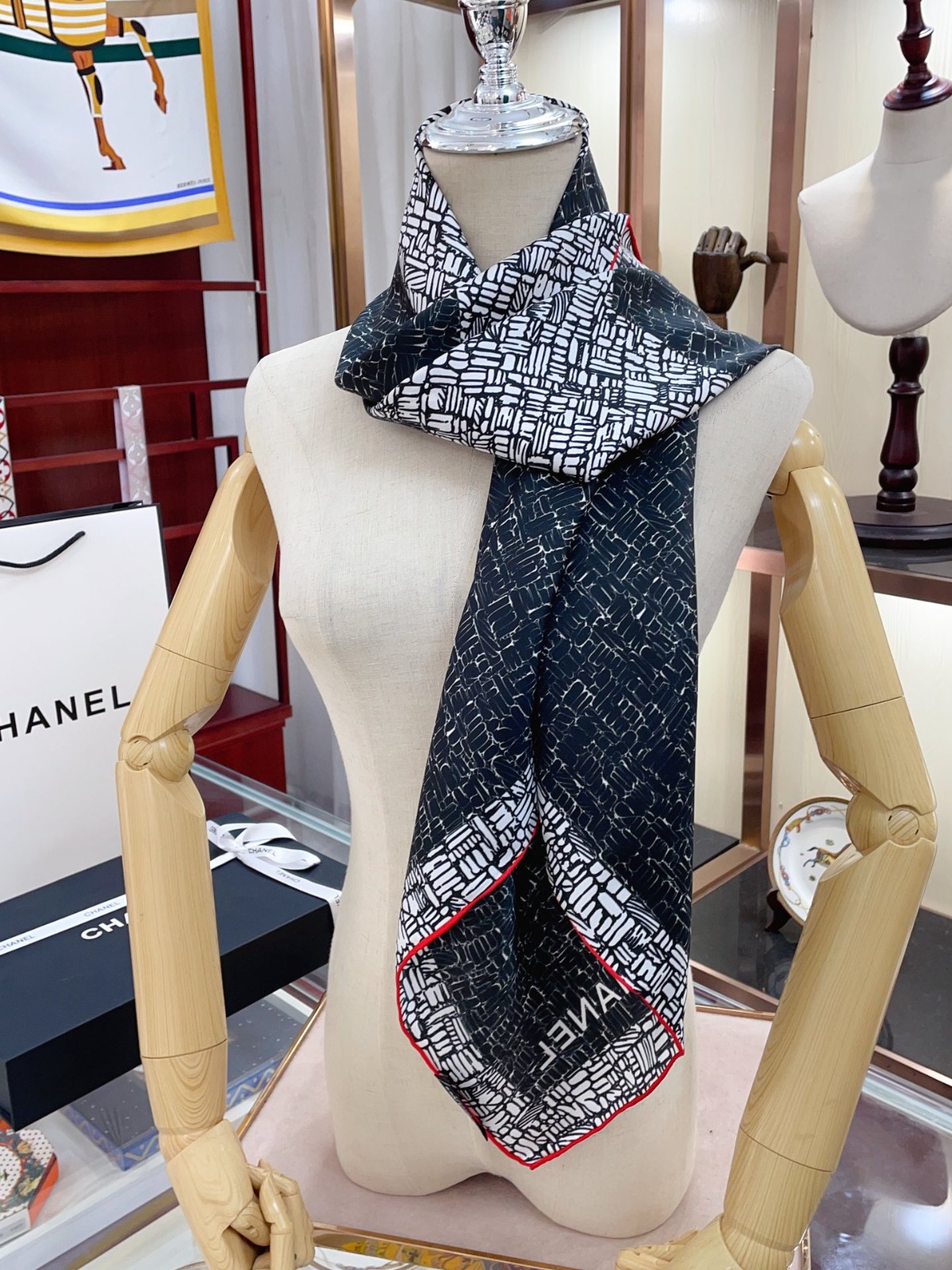 C hanel Scarf