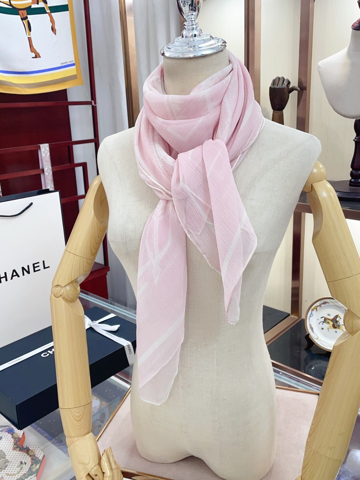 C hanel Scarf