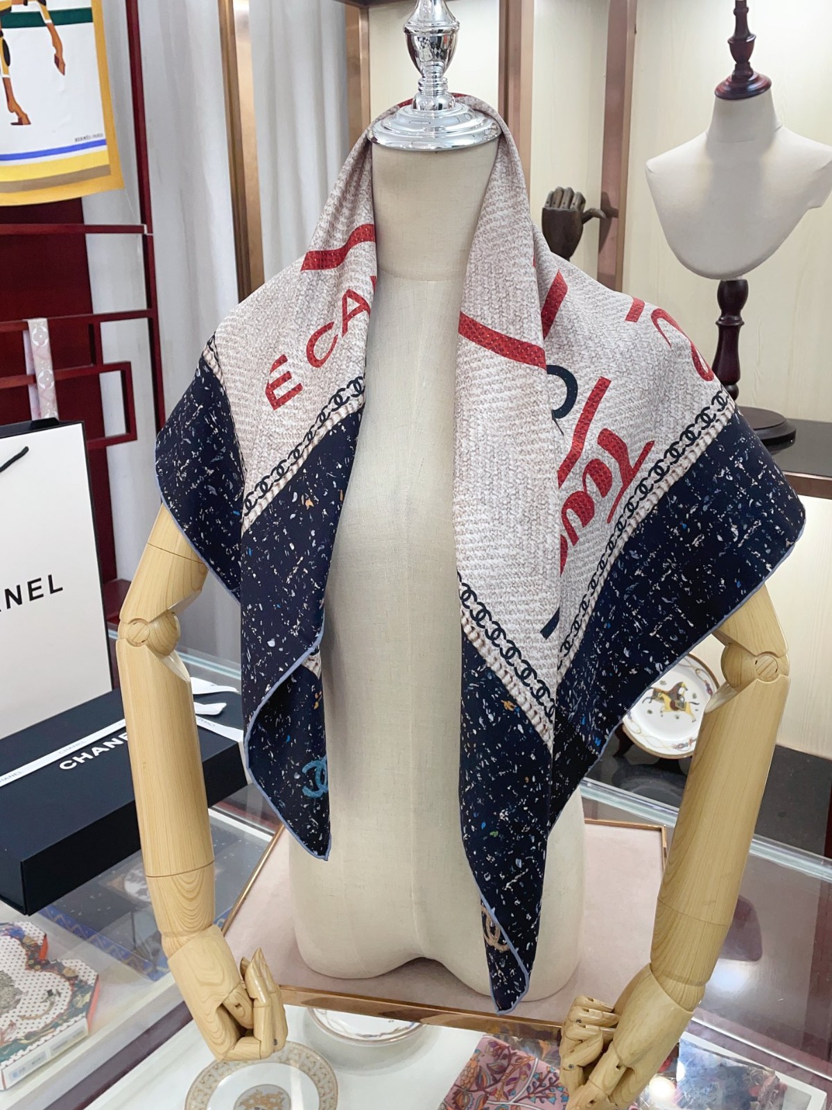 C hanel Scarf