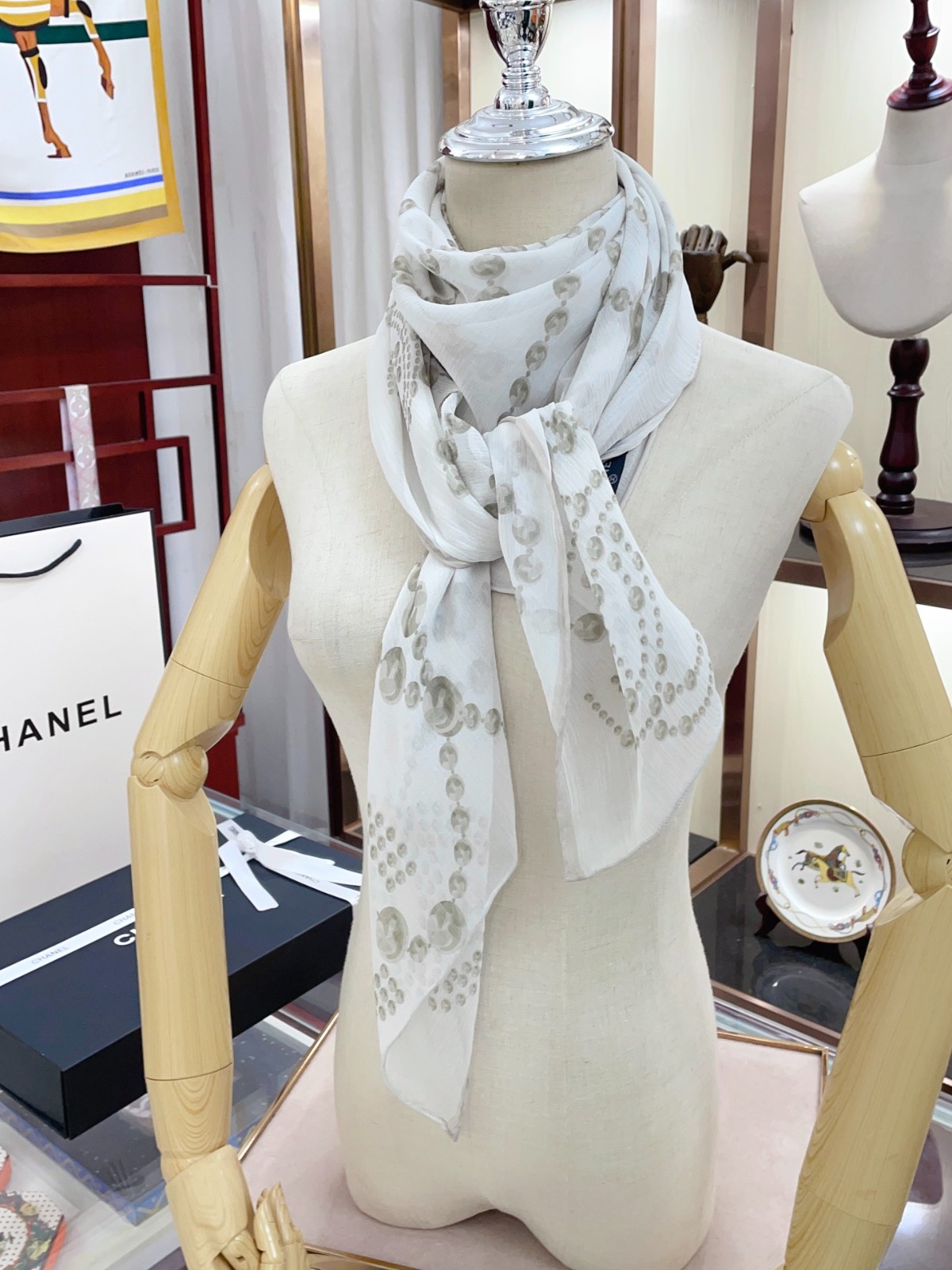 C hanel Scarf