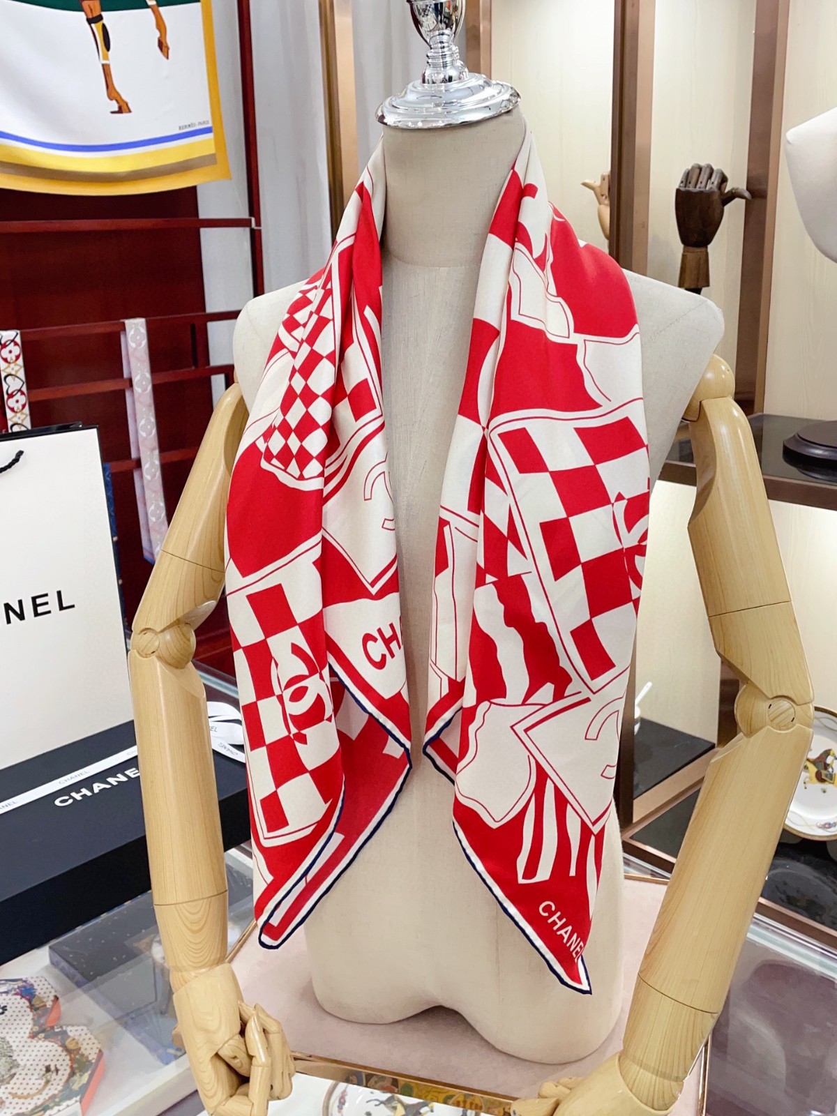 C hanel Scarf