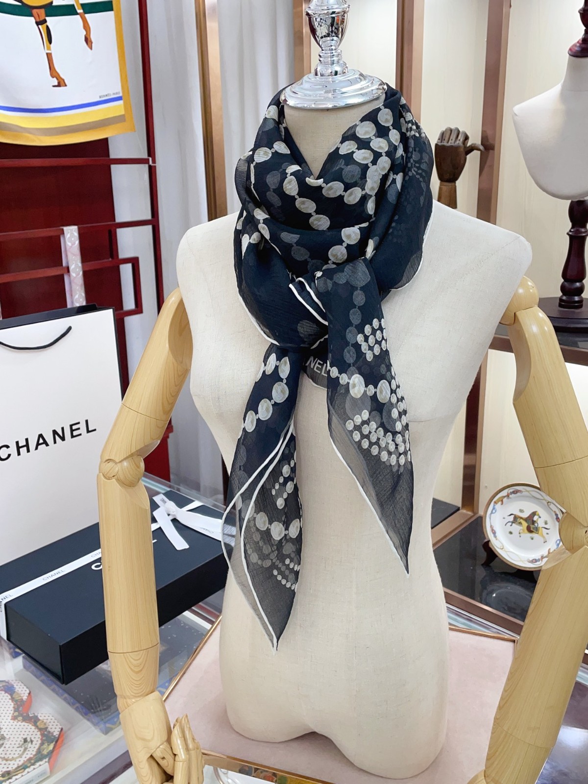 C hanel Scarf