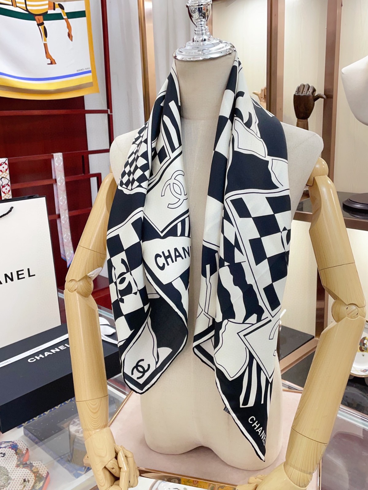 C hanel Scarf
