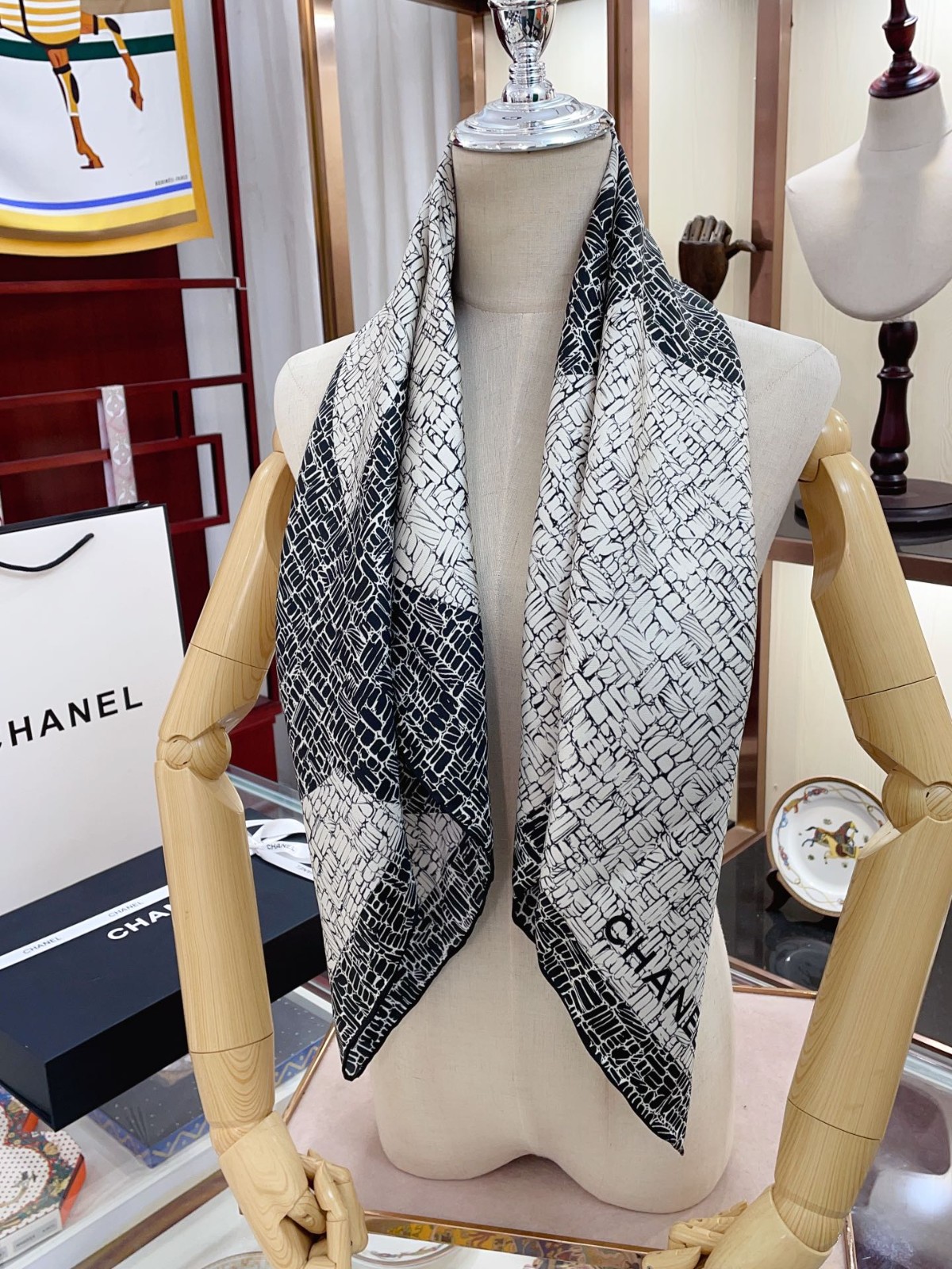 C hanel Scarf