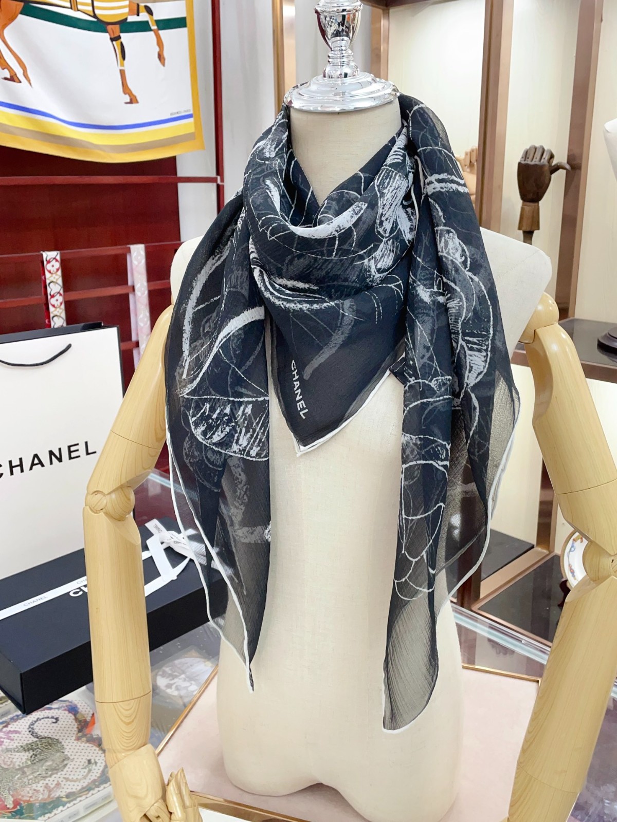 C hanel Scarf