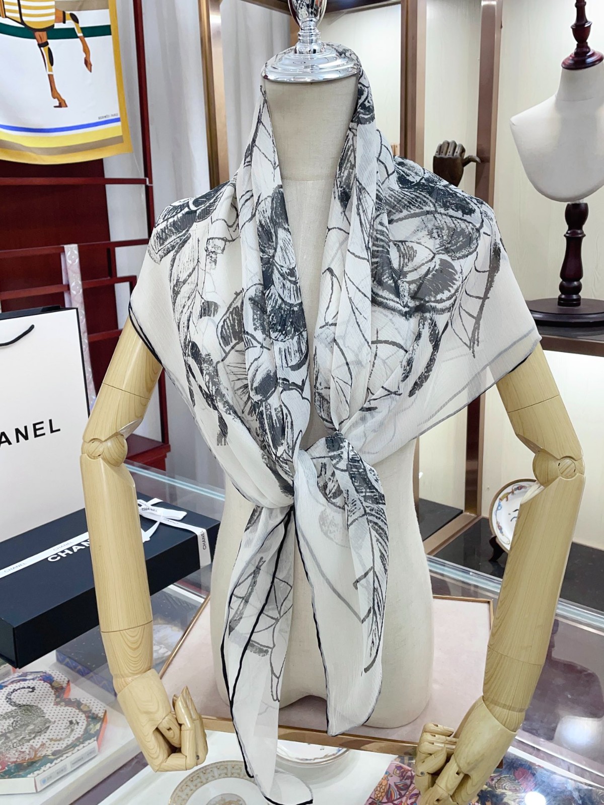 C hanel Scarf