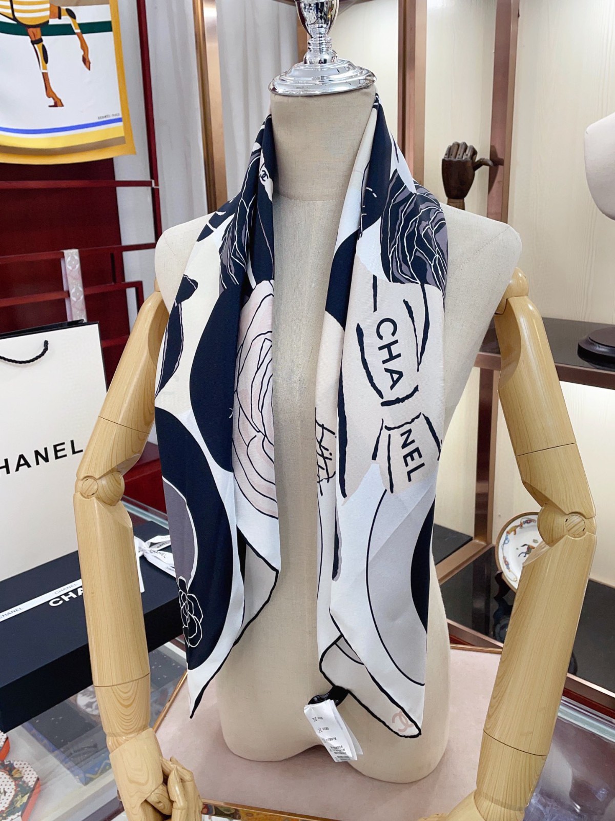 C hanel Scarf